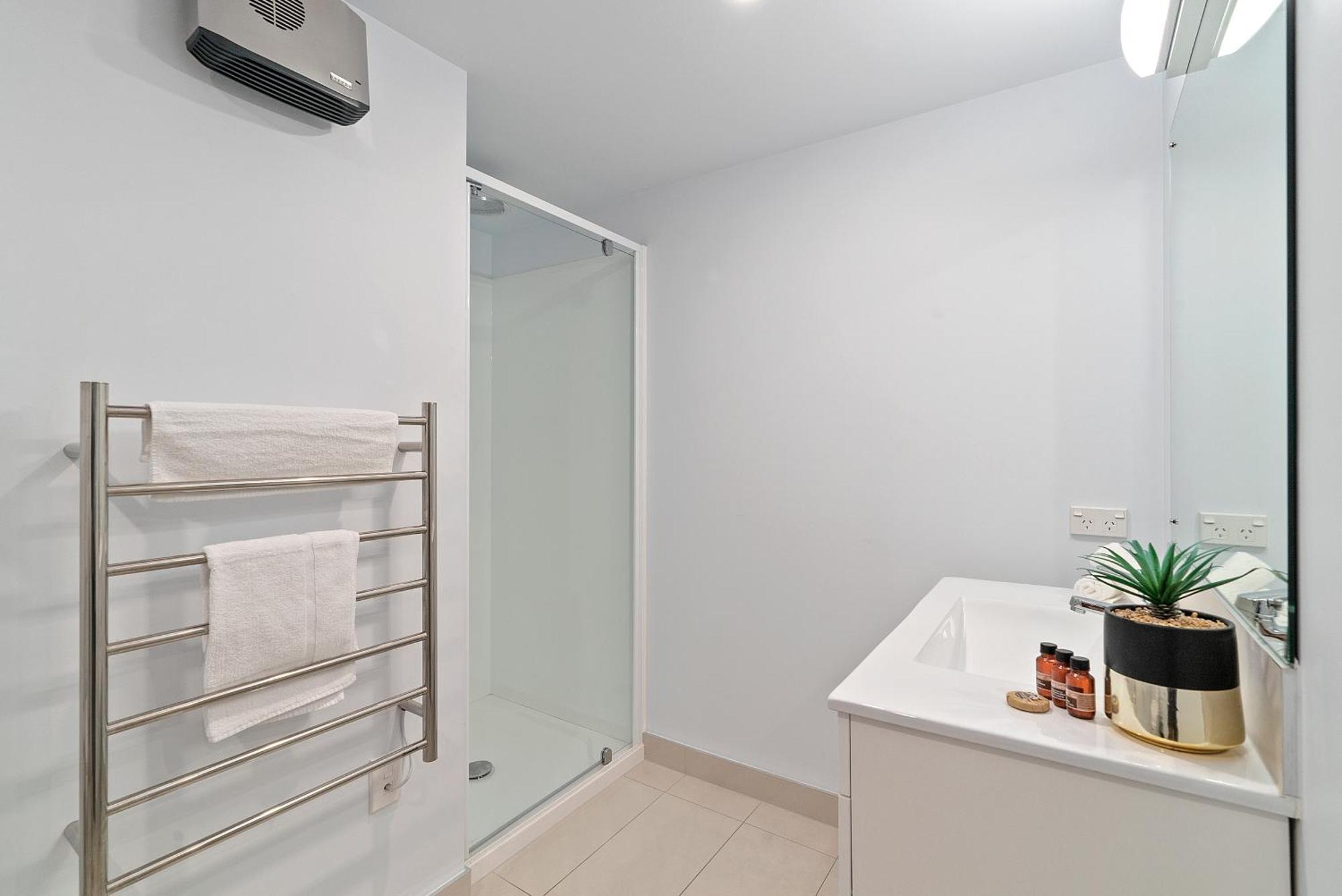 Lakeside Living - Modern 2-Bedroom Apartment Queenstown Dış mekan fotoğraf